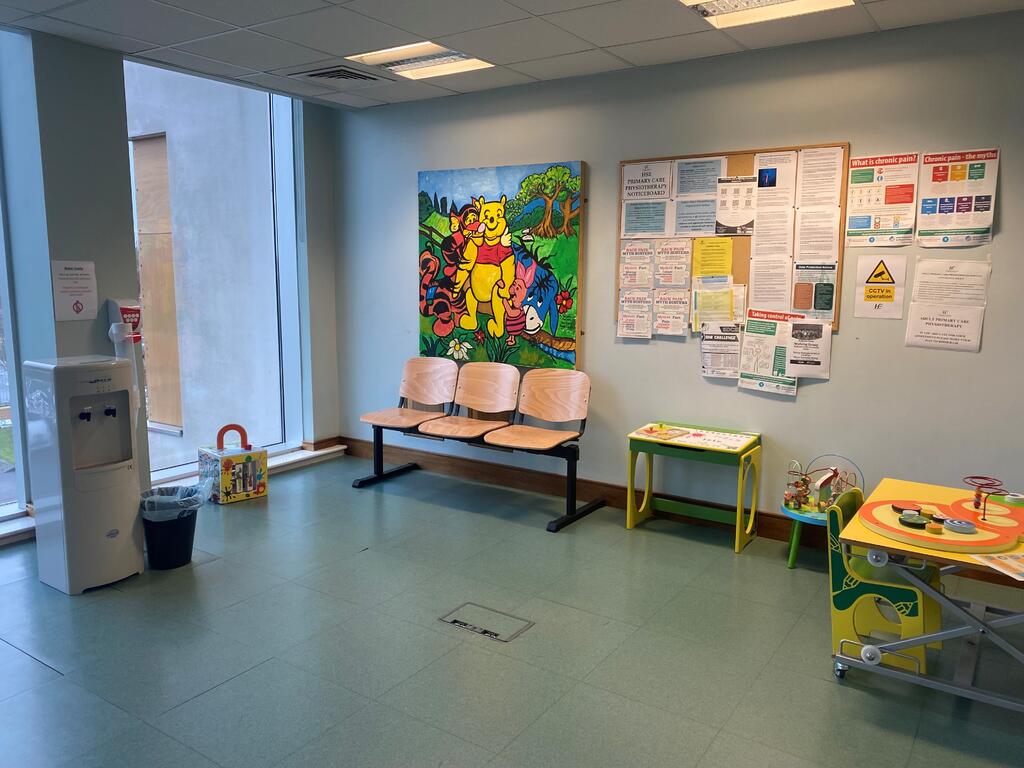 CDNT 5 Rossecourt waiting area - Pic 3